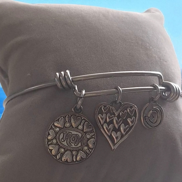 Footnotes Silver Charm Bangle Bracelet For MOM - Picture 2 of 7